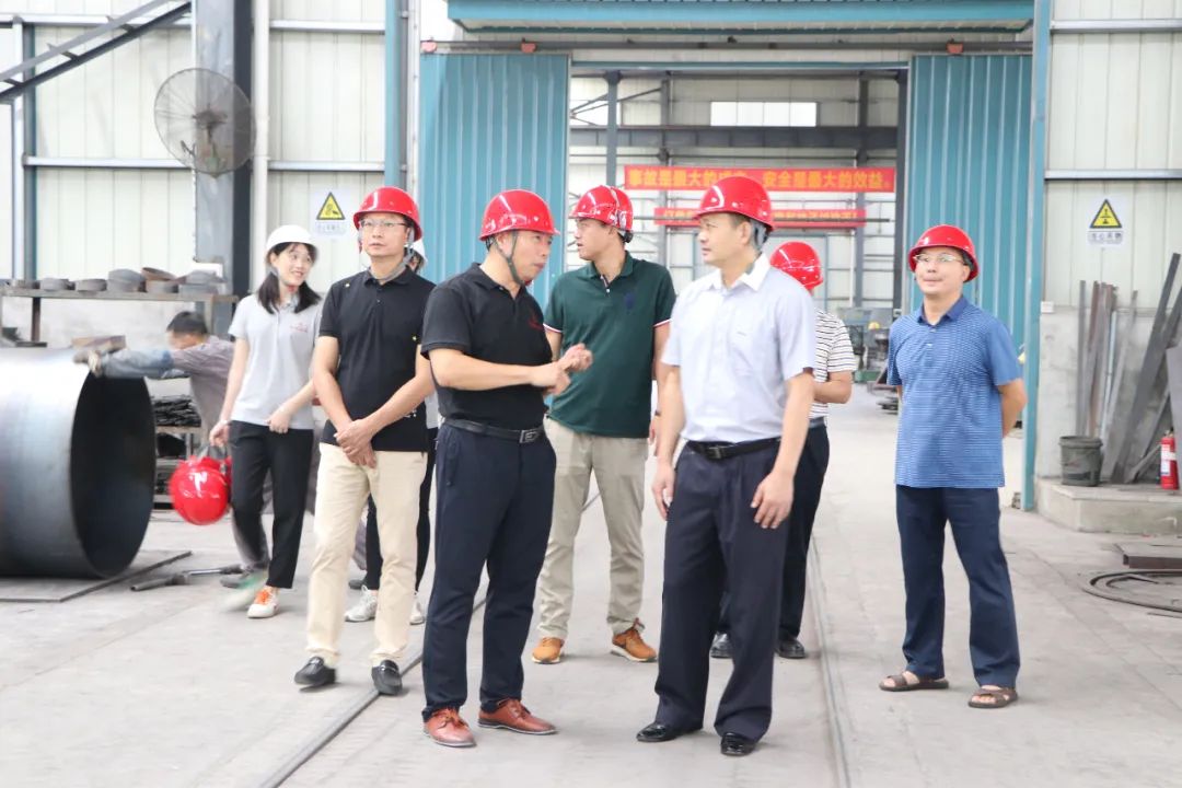 靈川(chuān)縣人大副主(zhu)任易小忠一(yī)行莅臨桂林(lín)礦機考察調(diào)研