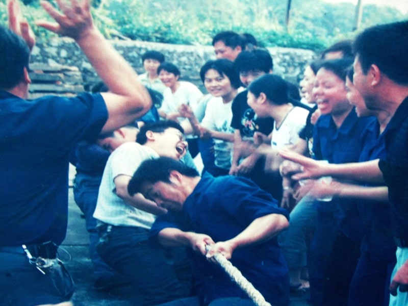 2001年國慶(qing)職工拔(ba)河比賽(sai)