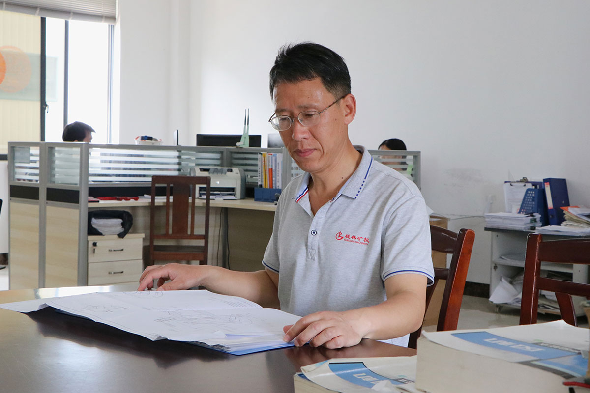 立(li)足崗(gang)位 攻(gong)堅克(ke)難 | 桂(gui)林五(wu)一勞(lao)動獎(jiang)章獲(huo)得者(zhe)唐義(yi)廷