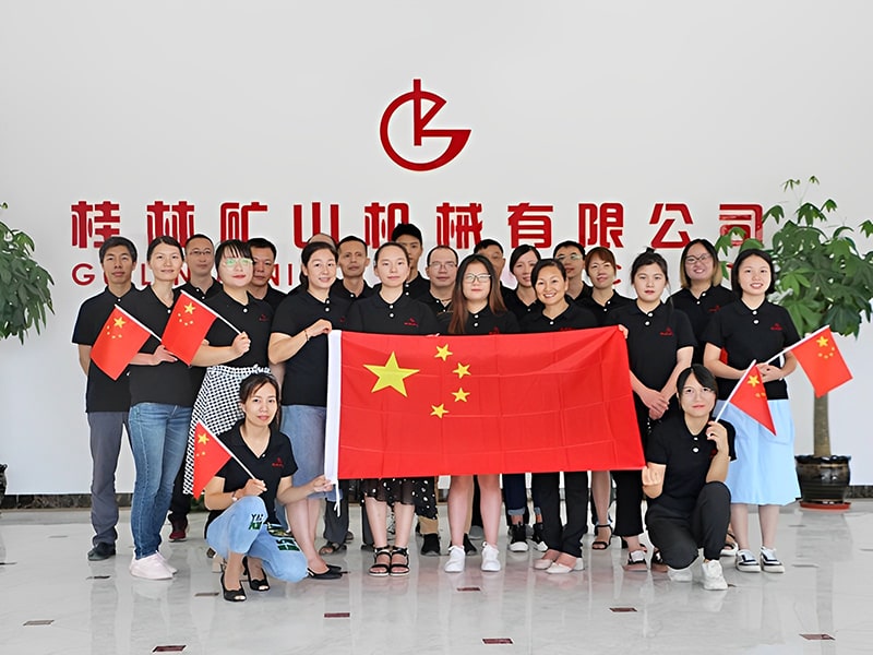 一樓(lou)大廳(ting)